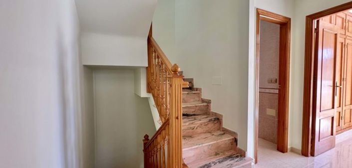 Image No.25-3 Bed Townhouse for sale