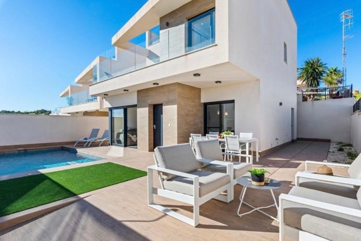 Image No.1-3 Bed Villa for sale