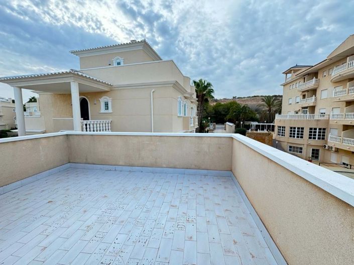 Image No.20-3 Bed Apartment for sale