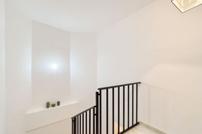 Image No.12-2 Bed Property for sale