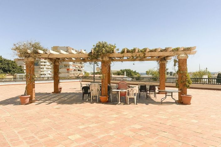 Image No.15-2 Bed Property for sale