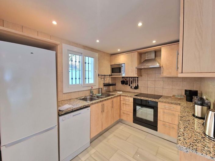 Image No.12-3 Bed Townhouse for sale