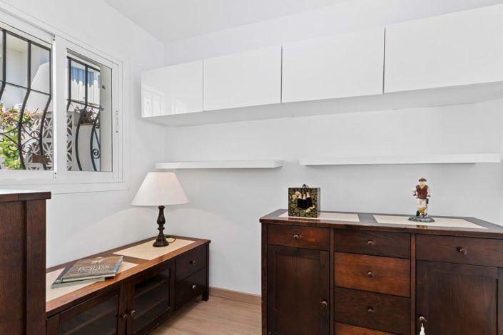 Image No.11-2 Bed Townhouse for sale