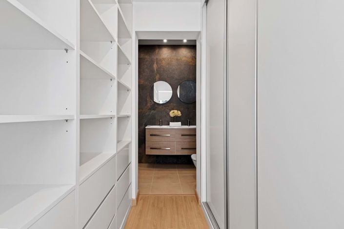 Image No.21-2 Bed Townhouse for sale