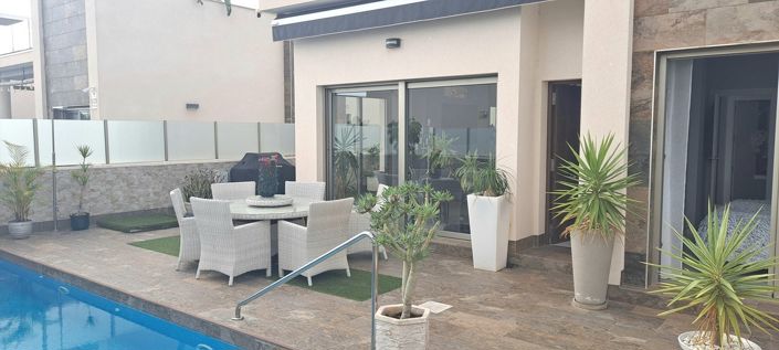 Image No.3-4 Bed Villa for sale