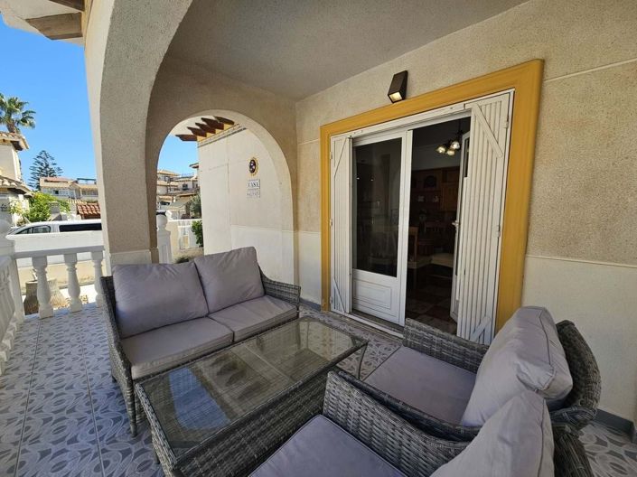 Image No.2-Villa de 4 chambres à vendre à Orihuela Costa