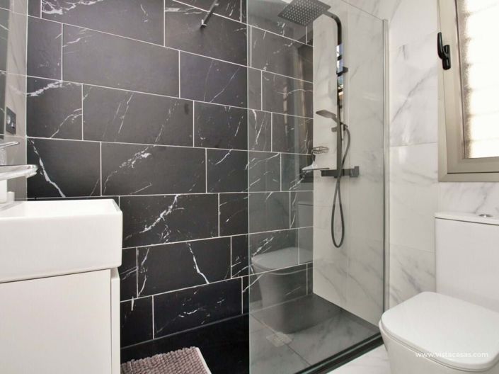 Image No.18-4 Bed Villa for sale