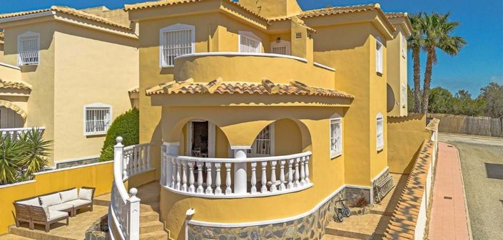 Image No.1-3 Bed Villa for sale