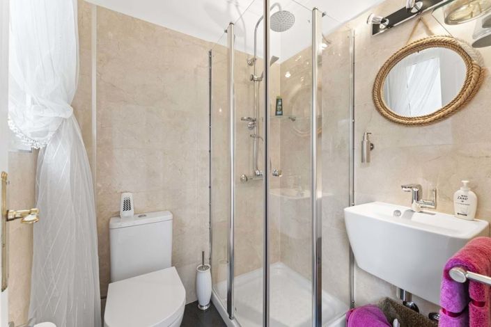 Image No.17-2 Bed Semi-Detached for sale