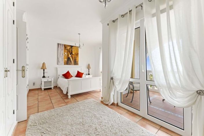 Image No.23-2 Bed Semi-Detached for sale