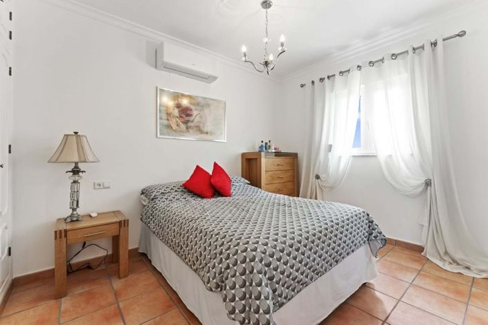 Image No.26-2 Bed Semi-Detached for sale