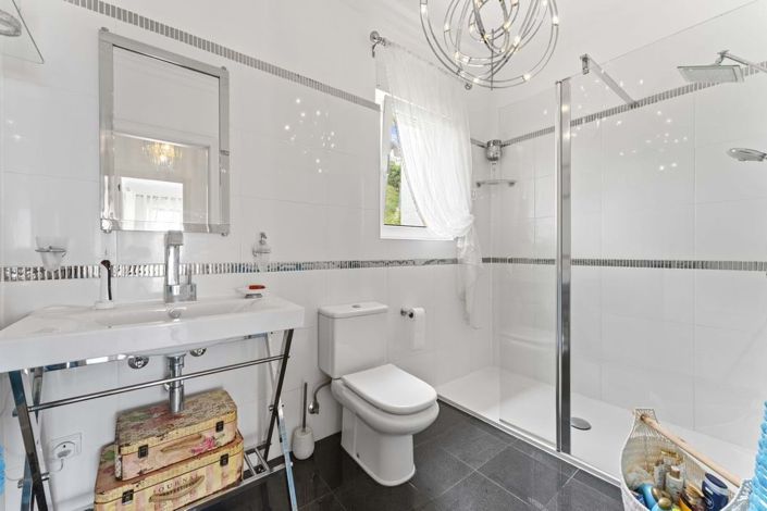 Image No.28-2 Bed Semi-Detached for sale