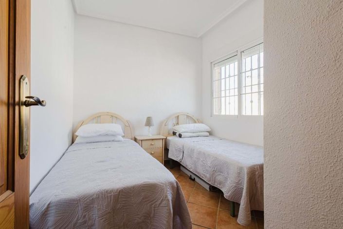 Image No.15-3 Bed Townhouse for sale