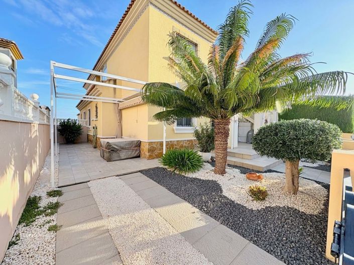 Image No.16-2 Bed Townhouse for sale