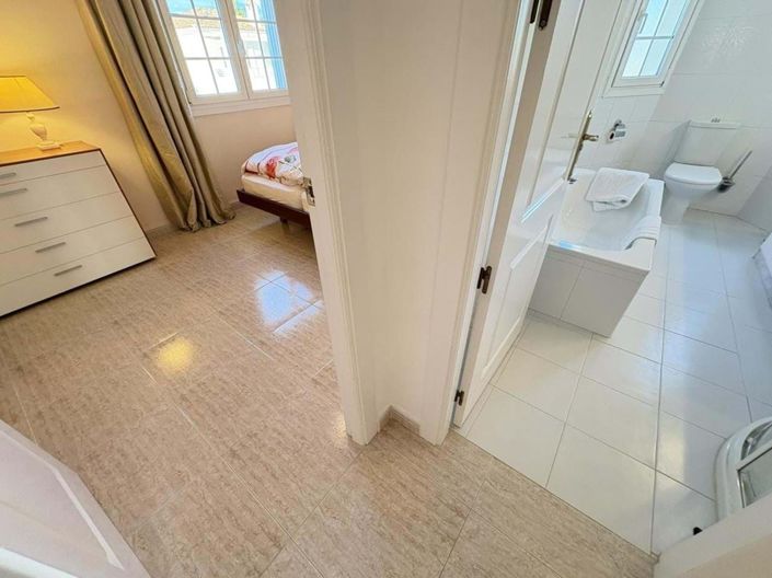 Image No.19-3 Bed Villa for sale