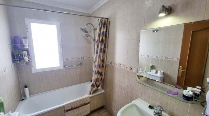 Image No.20-4 Bed Townhouse for sale