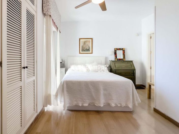 Image No.12-3 Bed Apartment for sale