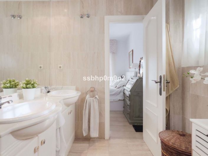 Image No.14-3 Bed Apartment for sale