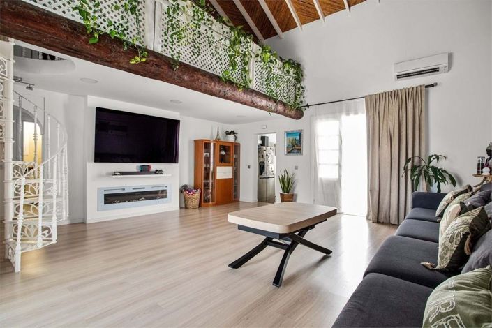 Image No.26-2 Bed Townhouse for sale