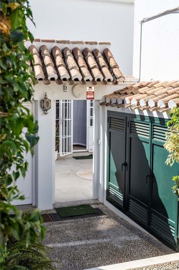 Image No.40-2 Bed Townhouse for sale