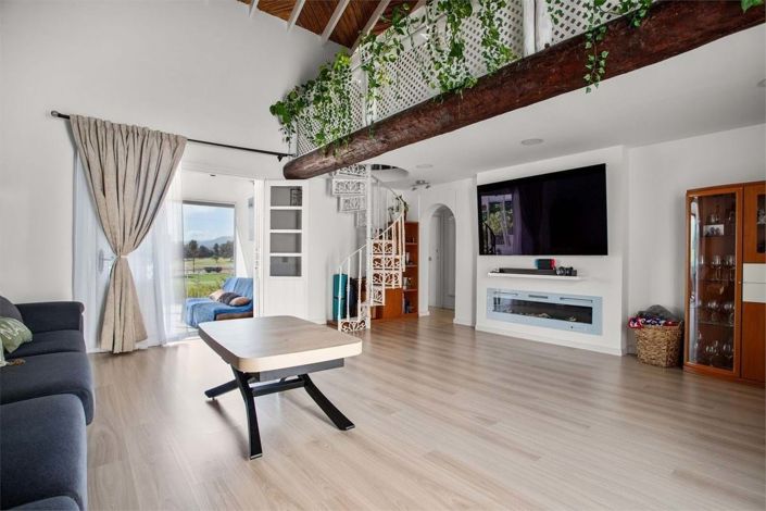 Image No.8-2 Bed Townhouse for sale