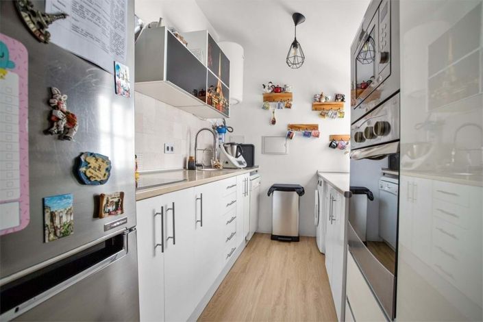 Image No.9-2 Bed Townhouse for sale