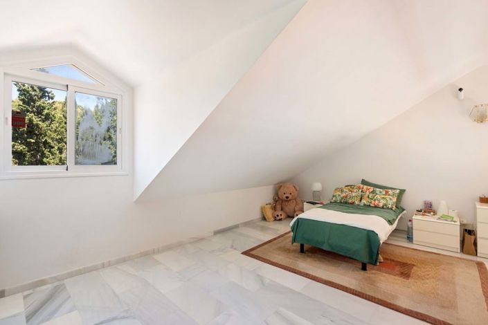 Image No.20-3 Bed Townhouse for sale