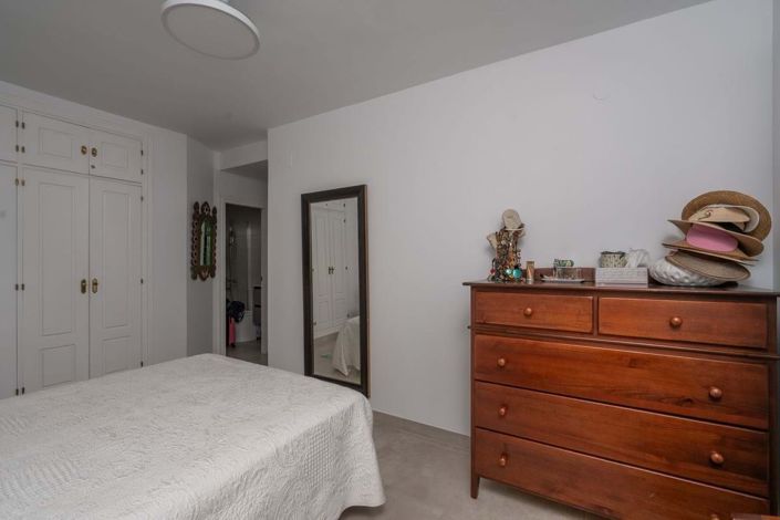 Image No.20-2 Bed Apartment for sale