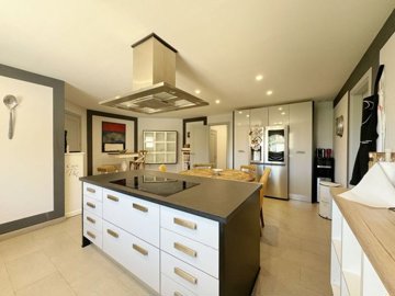 1447-645339-78d1f4f8b6655591b02d22fabb36a692d