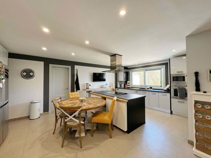 Image No.17-5 Bed Villa for sale