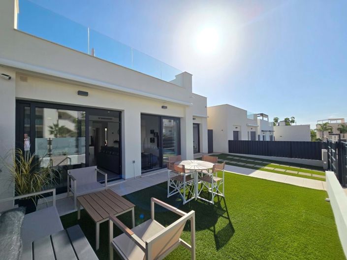 Image No.8-3 Bed Villa for sale