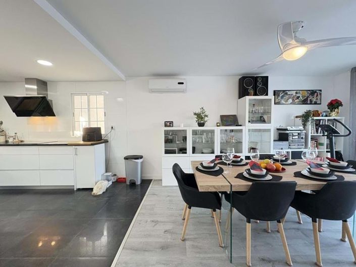 Image No.18-3 Bed Villa for sale