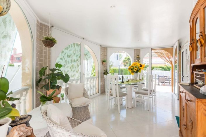 Image No.100-2 Bed Villa for sale