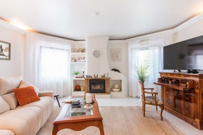 Image No.73-2 Bed Villa for sale