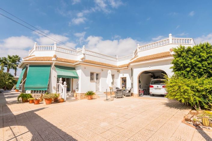 Image No.83-2 Bed Villa for sale