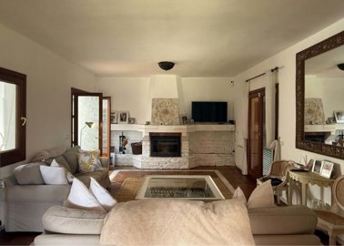 1447-647264-78d1f4f8b6655591b02d22fabb36a692d