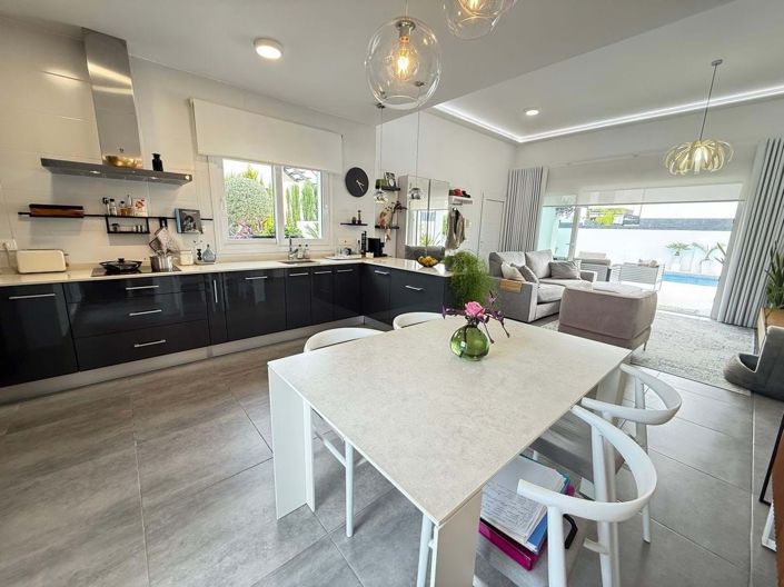 Image No.4-2 Bed Villa for sale