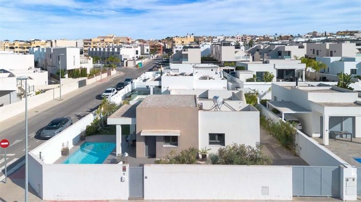 Image No.29-3 Bed Villa for sale