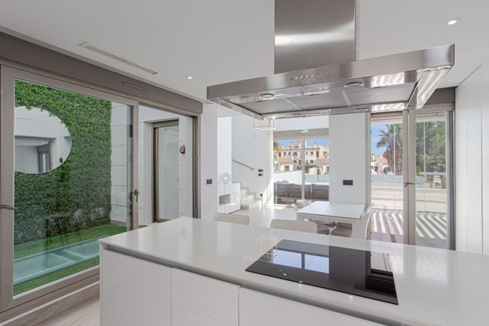 Image No.12-4 Bed Villa for sale