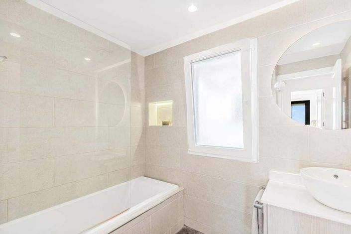 Image No.31-3 Bed Townhouse for sale