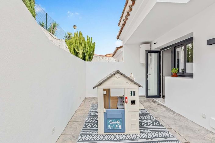 Image No.8-3 Bed Townhouse for sale