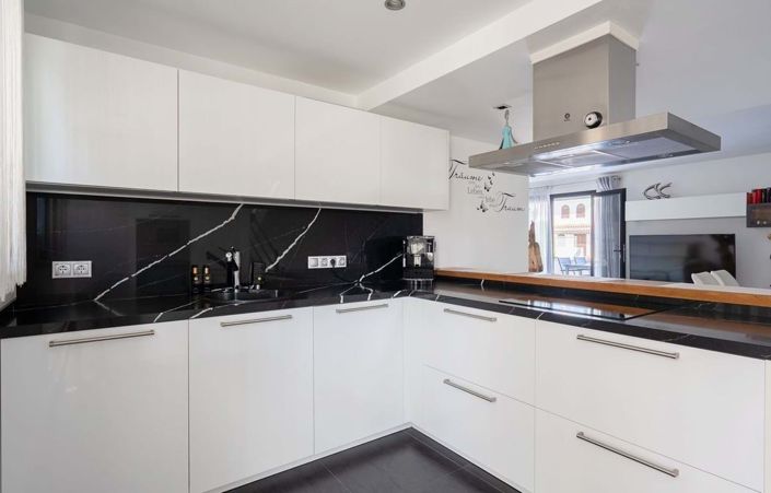 Image No.9-3 Bed Townhouse for sale