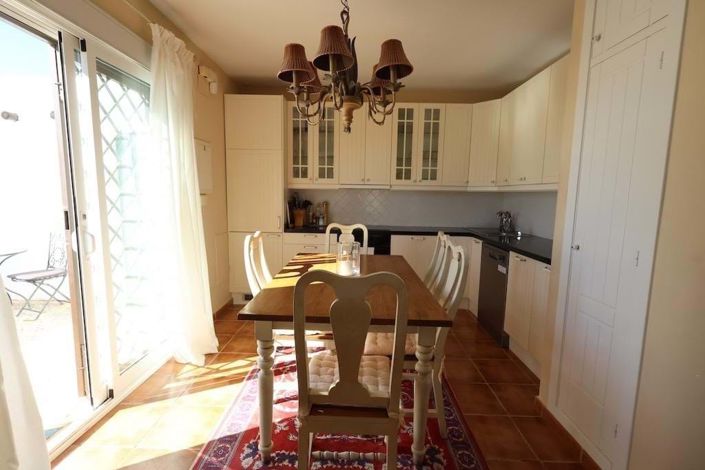 Image No.14-3 Bed Townhouse for sale