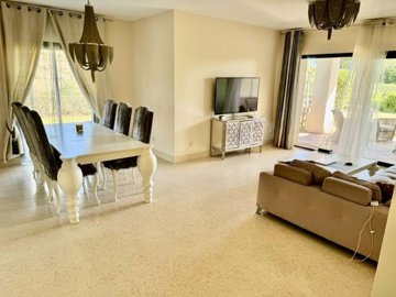 1447-646421-78d1f4f8b6655591b02d22fabb36a692d