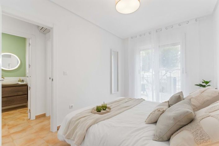 Image No.6-2 Bed Townhouse for sale