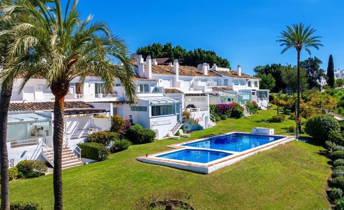 Image No.2-Maison de ville de 2 chambres à vendre à Estepona