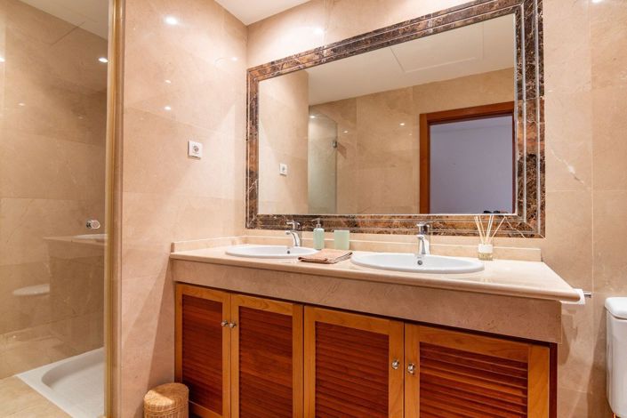 Image No.21-3 Bed Townhouse for sale