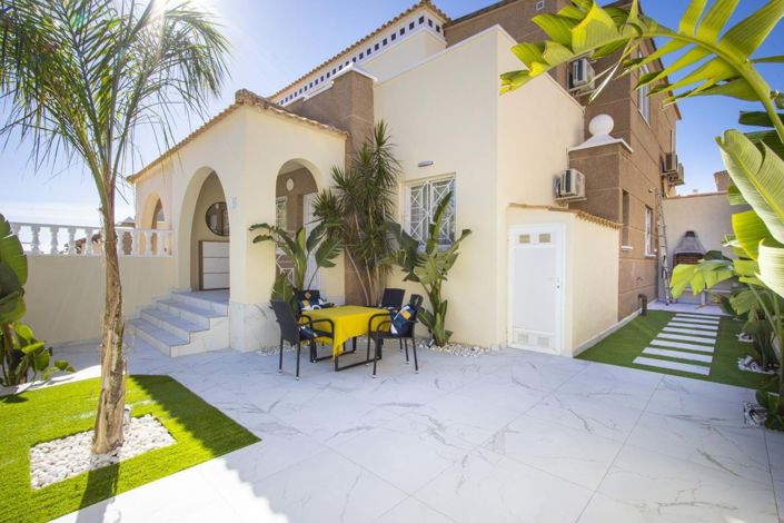 Image No.1-3 Bed Townhouse for sale