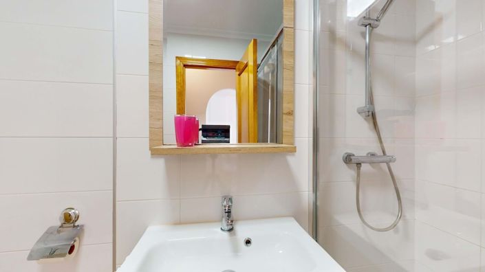 Image No.18-2 Bed Townhouse for sale