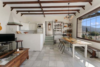 1447-645553-78d1f4f8b6655591b02d22fabb36a692d